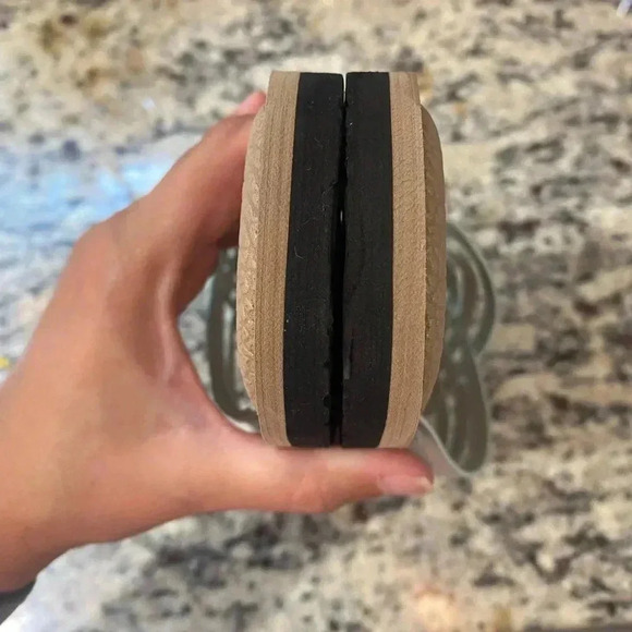 High Tide super “soft cross cross flip flop” sandal - Picture 6 of 8